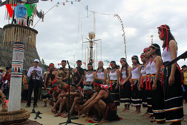  Kulturtag der zentralvietnamesischen Volksgruppen in Quang Nam - ảnh 1