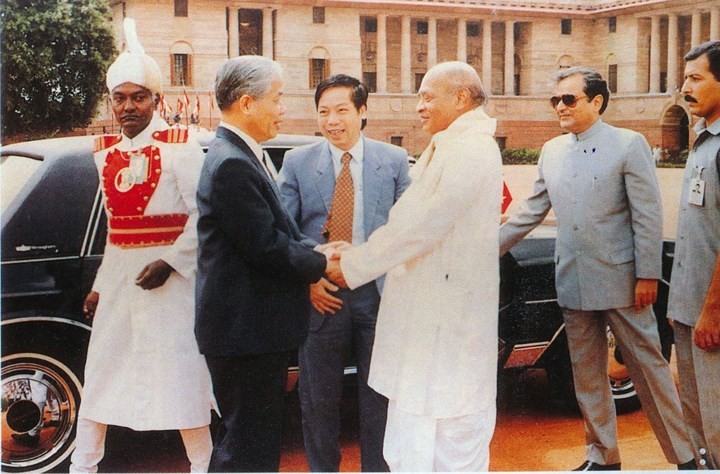 Treffen zwischen dem ehemaligen KPV-Generalsekretär Do Muoi und Spitzenpolitikern weltweit - ảnh 9