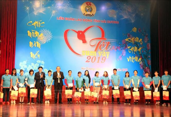 Verstärkung der Aktivitäten für bedürftigte Menschen und ethnische Minderheiten zum Neujahrsfest Tet - ảnh 1