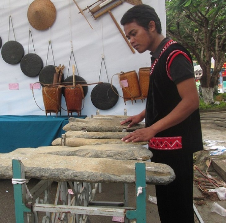 Lithophon – Ein einzigartiges Musikinstrument der Volksgruppen im Hochland Tay Nguyen - ảnh 1