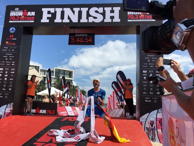 Der Deutsche Patrick Lange gewinnt die asiatisch-pazifische Ironman 70.3-Meisterschaft - ảnh 1