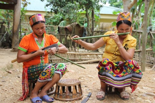 Musikprogramm der Volksgruppe der Kho Mu in Hanoi - ảnh 1