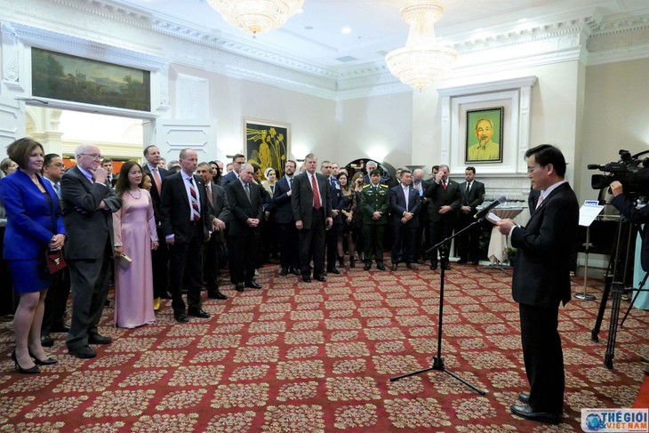 Start der Aktivitäten zum 25. Jahrestag der diplomatischen Beziehungen zwischen Vietnam und USA - ảnh 1