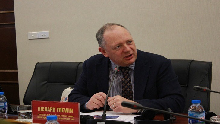 Teilung der britischen Erfahrung über Marktmanagement für Beamte für Marktkontrolle in Vietnam - ảnh 1