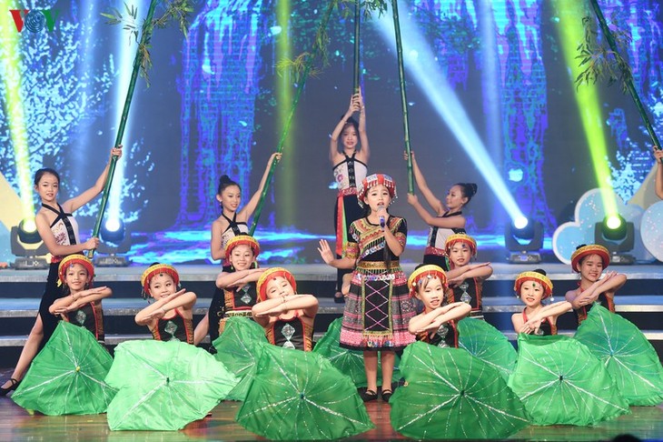 Preisverleihung für dem Gesangswettbewerb „Melodie der Lerchen” 2020 - ảnh 1