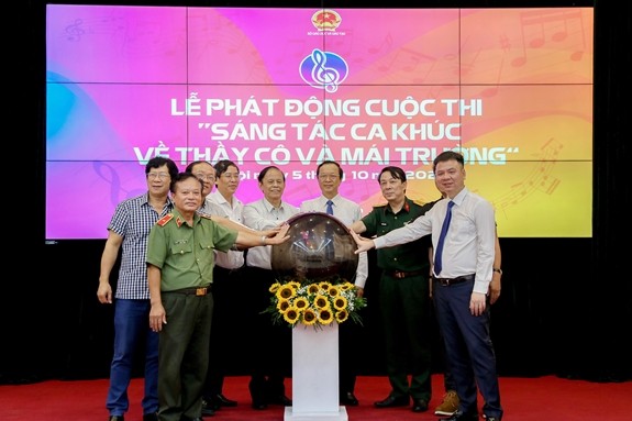 Start des Wettbewerbs zum Komponieren von Liedern über Lehrer und Schulen - ảnh 1