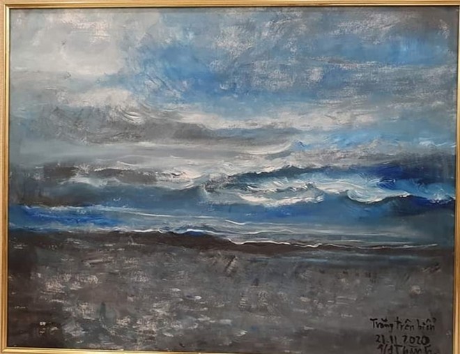 Malerin Van Duong Thanh schenkt dem Museum Phu Yen Gemäldesammlung „Heimatsee“ - ảnh 1