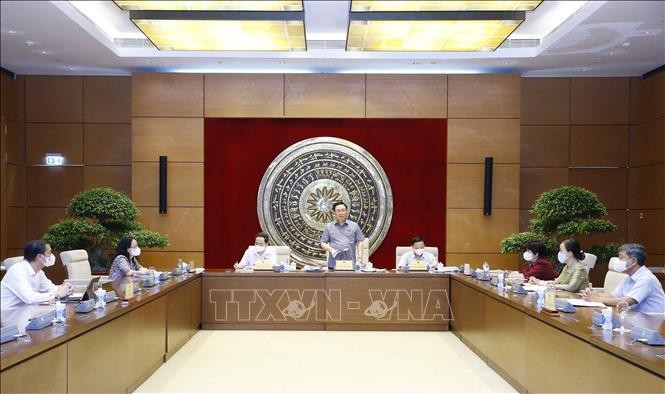 Parlamentspräsident Vuong Dinh Hue fordert frühe Gesetzgebung - ảnh 1