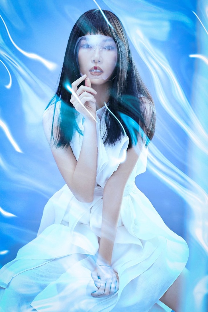 Fotos der drittplatzierten Schönheitskönigin Phuong Anh zur Ermutigung der Covid-19-Bekämpfung - ảnh 1