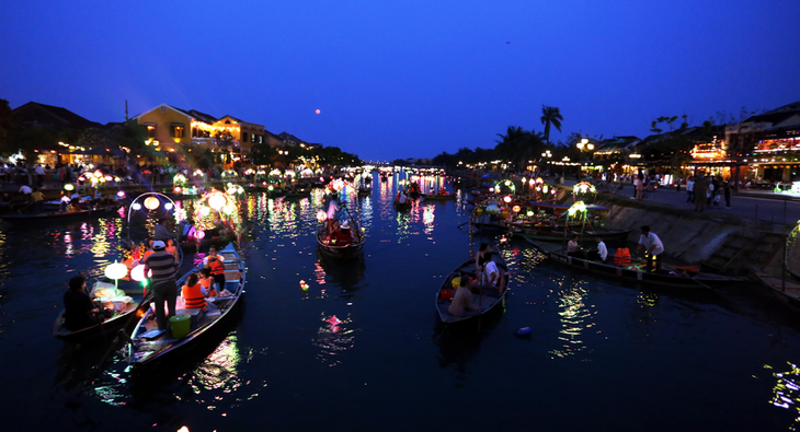 Hoi An veranstaltet Kunstprogramme zu Weihnachten und Neujahr 2022 - ảnh 1