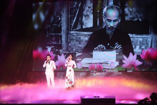 Kunstprogramm „Liebe von Onkel Ho in Stimmung des Frühlings“ - ảnh 1