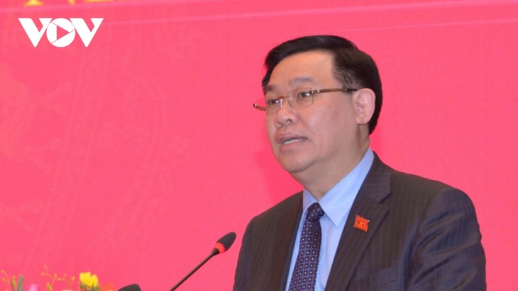 Parlamentspräsident Vuong Dinh Hue trifft ehemalige Leiter des Parlaments - ảnh 1