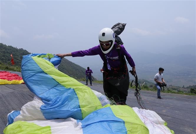 Eröffnung des erweiterten internationalen Gleitschirmturniers Putaleng  - ảnh 1