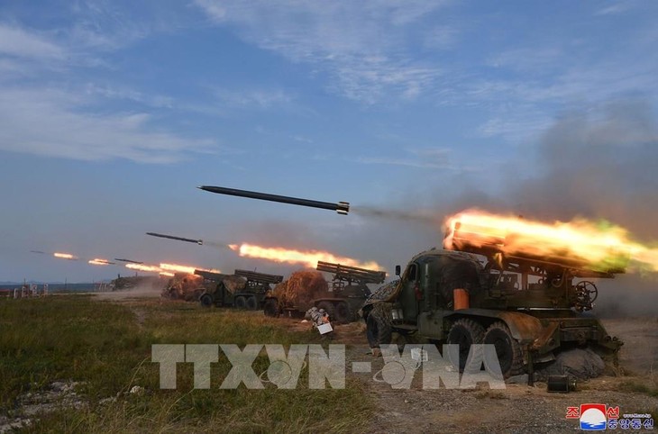 Nordkorea feuert 100 Artilleriegeschosse vor südkoreanischer Westküste ab - ảnh 1