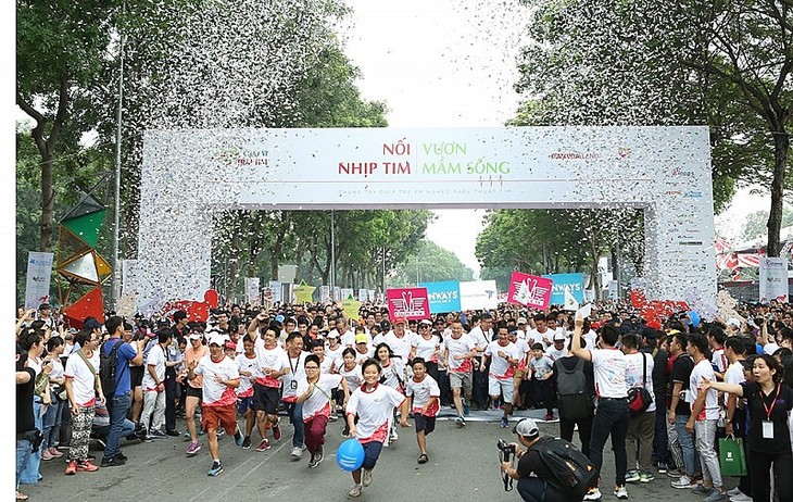Start des Programms “Lauf für Herzen 2023” - ảnh 1