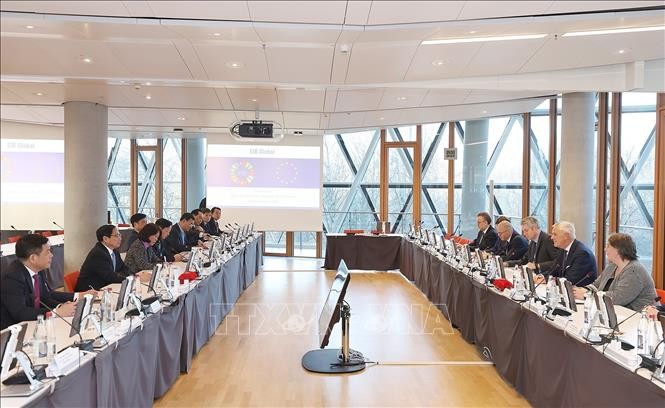 Premierminister Pham Minh Chinh besucht die europäische Investitionsbank - ảnh 1