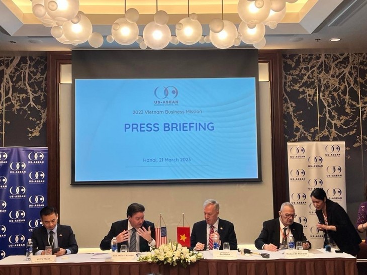 Immer mehr US-Unternehmen wollen Geschäfte in Vietnam führen - ảnh 1