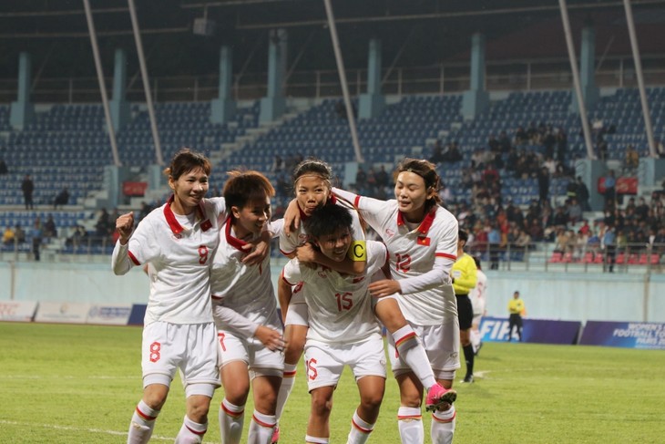 Großer Sieg der Fußballnationalmannschaft der Frauen Vietnams gegen Nepal - ảnh 1