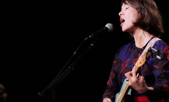 Auftritt der französischen Sängerin mit vietnamesischer Abstammung in Vietnam - ảnh 1