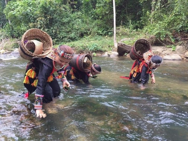 Kulturtag der Volksgruppe der Dao in Tan Phuong - ảnh 1
