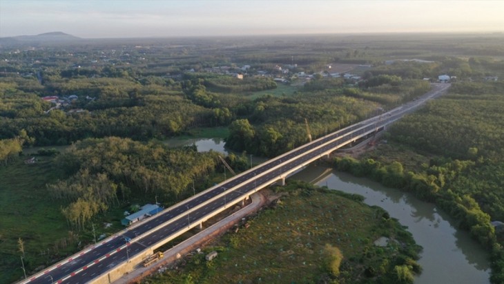 Binh Duong fördert Investitionen in die Verkehrsinfrastruktur und die regionale Verbindung - ảnh 2