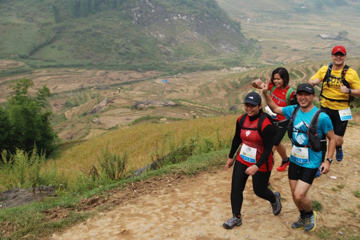 Etwa 4.500 Menschen beteiligen sich am Mountain Marathon Sa Pa 2023 - ảnh 1