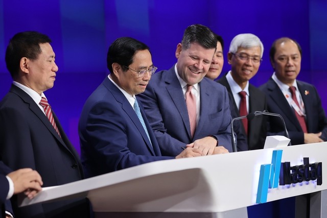 Premierminister Pham Minh Chinh läutet Eröffnungsglocke der NASDAQ-Börse - ảnh 1