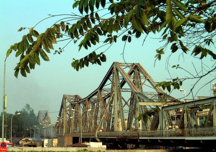 Dokumentarausstellung über die Entstehung und Änderung der Long Bien-Brücke - ảnh 1
