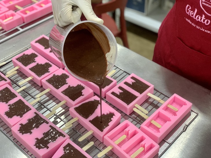 Sehenswürdigkeiten der Stadt Hanoi auf 3D-Eis am Stiel vorgestellt - ảnh 1