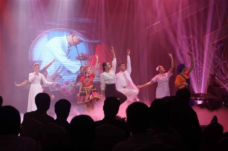 Kunstprogramm ehrt Beiträge vietnamesischer Mediziner - ảnh 1