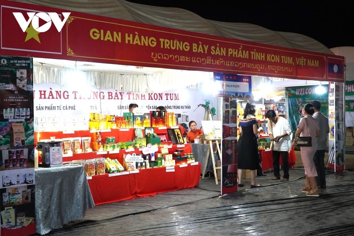 Handels-, Investitions- und Tourismusmesse 2024 des Entwicklungsdreiecks CLV eröffnet - ảnh 1