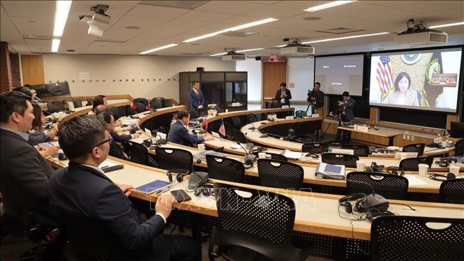 Vizepremierminister Le Minh Khai führt Gespräch mit US-Handelsbeauftragte - ảnh 1