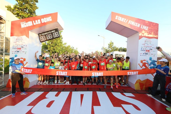 Halbmarathon „Stolz auf mein Vaterland” in Ho Chi Minh Stadt - ảnh 1