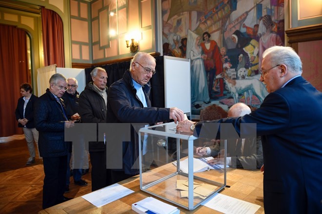 Parlamentswahl: Frankreich vermeidet das schlechteste Szenario - ảnh 1