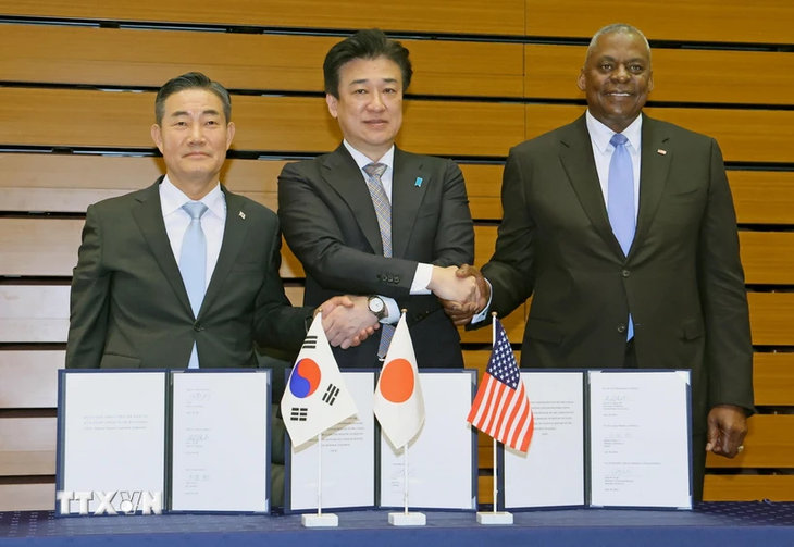 USA, Südkorea und Japan unterzeichnen MOU über Zusammenarbeit in Verteidigung - ảnh 1