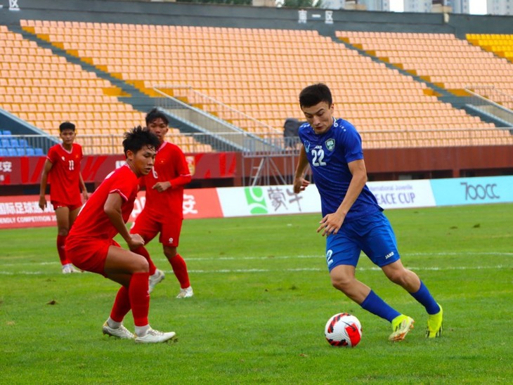 U16 Peace Cup 2024: Vietnam besiegt Usbekistan  - ảnh 1