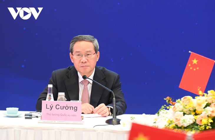 Premierminister Vietnams und Chinas nehmen am Vietnam-China-Unternehmensforum teil - ảnh 1