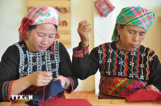 Kulturfarben beim Brokatfestival in Lao Cai - ảnh 1