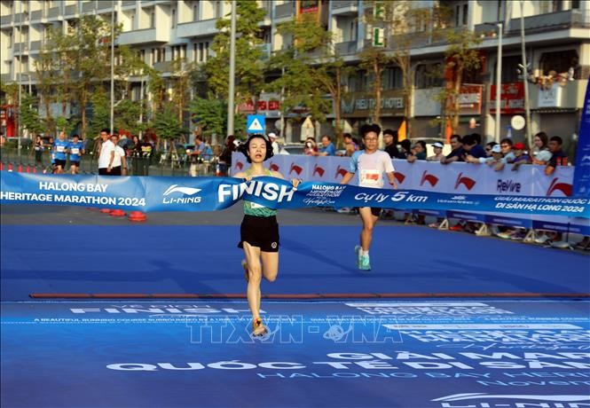 Mehr als 13.500 Sportler nehmen am Marathonlauf Heritage Halong 2024 teil - ảnh 1