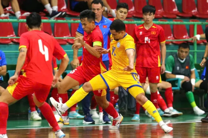 Futsal-Nationalmannschaft Vietnams besiegt Auswahl aus Kasachstan - ảnh 1