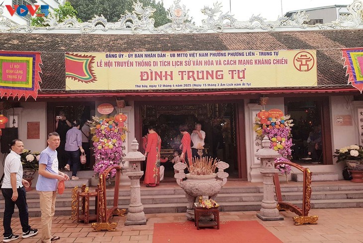 Traditionelles Trung-Tu-Tempelfest in Hanoi - ảnh 1