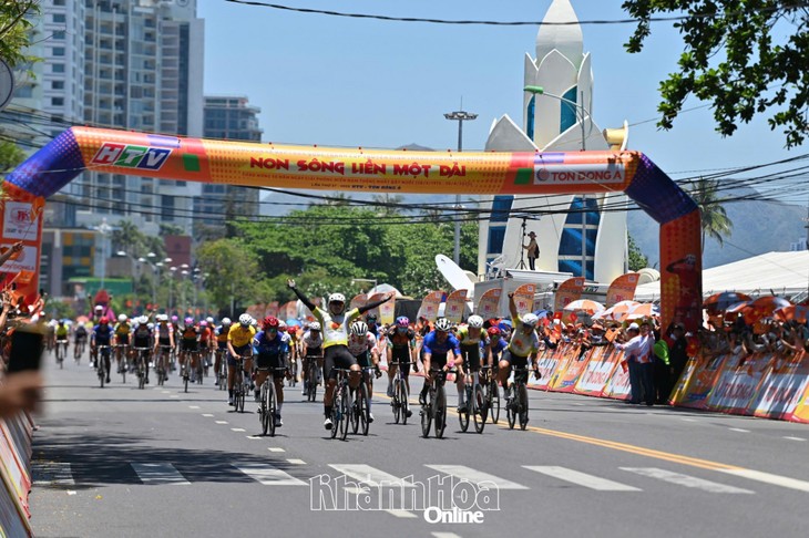 Nationales Radrennen um Pokal des Fernsehsenders von Ho-Chi-Minh-Stadt: Nguyen Tan Hoai gewinnt die 16. Etappe  - ảnh 1