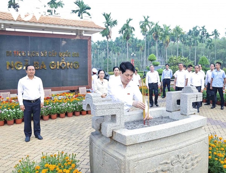 Staatspräsident Luong Cuong trifft Wähler in Kreisen Cu Chi und Hoc Mon - ảnh 1