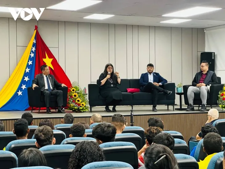 Treffen zum 50. Jahrestag der Befreiung des Südens und der Wiedervereinigung des Landes in Venezuela - ảnh 1