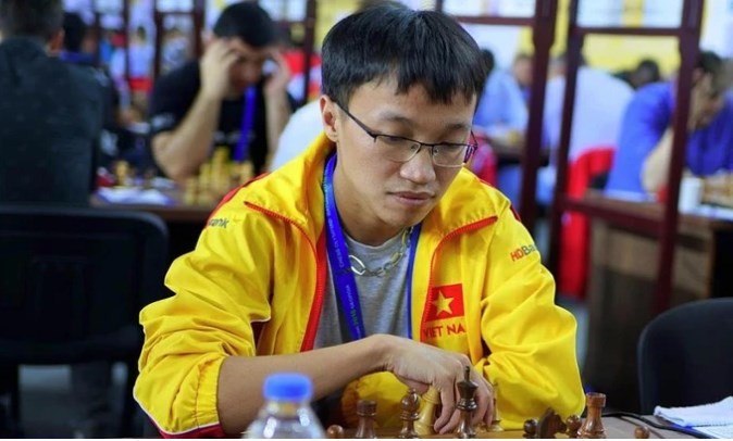 Nguyen Ngoc Truong Son strebt nach Meistertitel der Asiatischen Schachmeisterschaft 2025 - ảnh 1