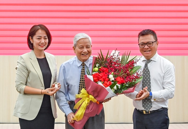 Präsentation des Buchs “Quintessenz vietnamesischer Revolution” - ảnh 1