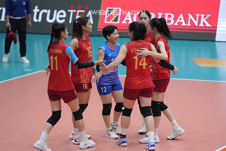 Vietnams Frauen-Volleyballmannschaft kommt ins Halbfinale von VTV Cup 2025 - ảnh 1