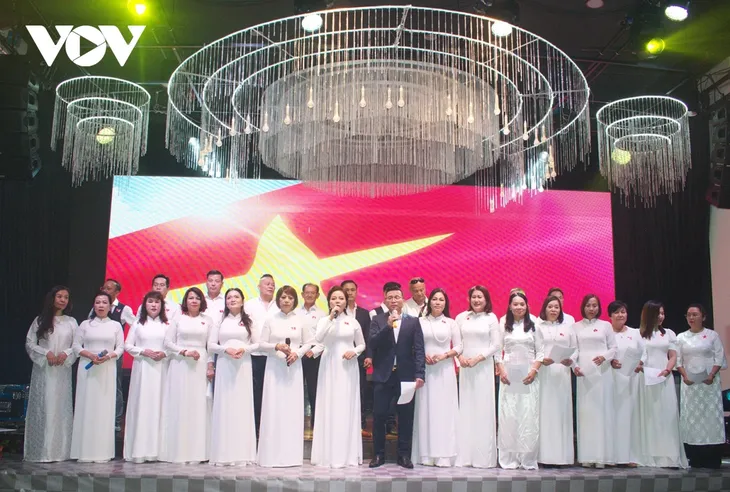 10. Jahrestag des Sonderkunstprogramms „Hanoi – Einst und Heute” in Tschechien - ảnh 1