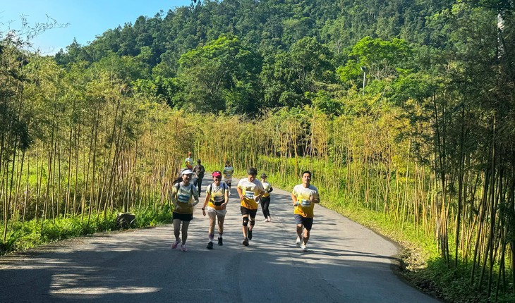 Über 1000 Sportler nehmen am Laufwettbewerb Ultra Trail Yen Tu 2025 teil - ảnh 1