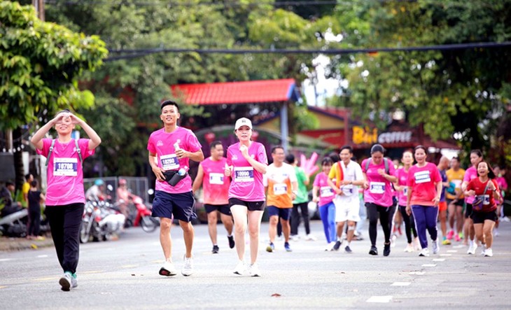 Mehr als 6.800 Sportler registrieren für Marathonlauf Dat Sen Hong - ảnh 1